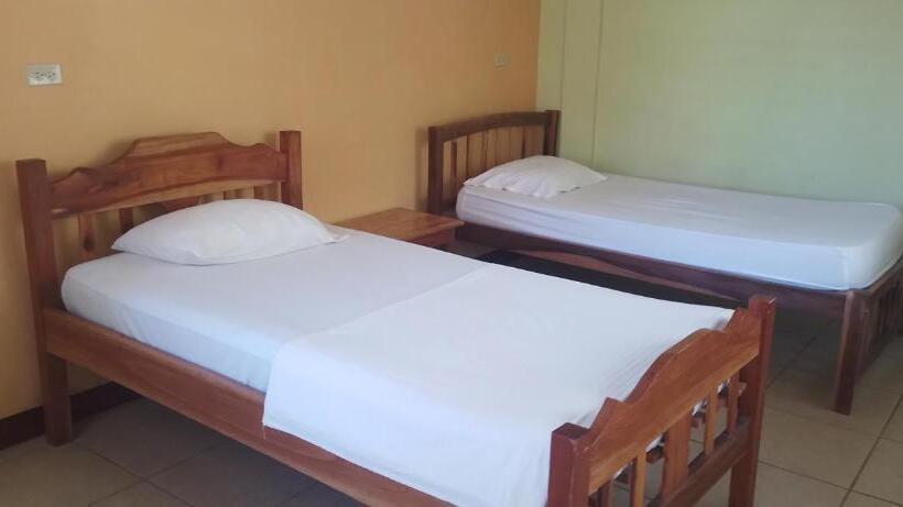 غرفة قياسية مع حمام خارجي, Hostal Miraflores B&b