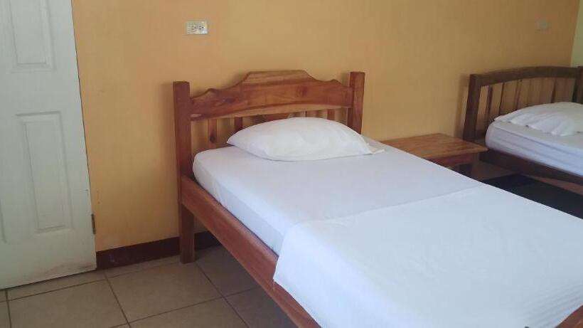 غرفة قياسية مع حمام خارجي, Hostal Miraflores B&b