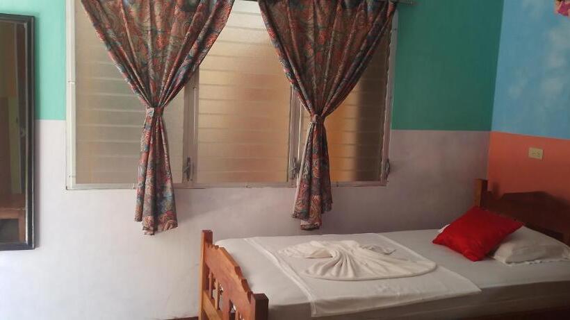 غرفة قياسية مع حمام خارجي, Hostal Miraflores B&b