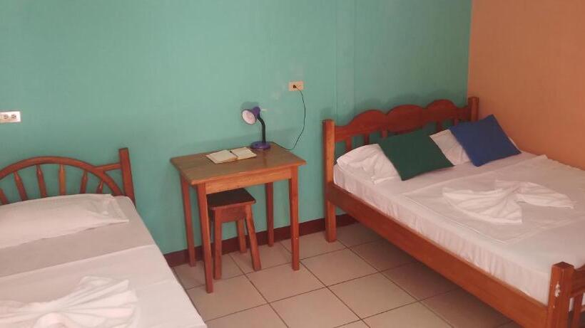 غرفة قياسية ثلاثية, Hostal Miraflores B&b