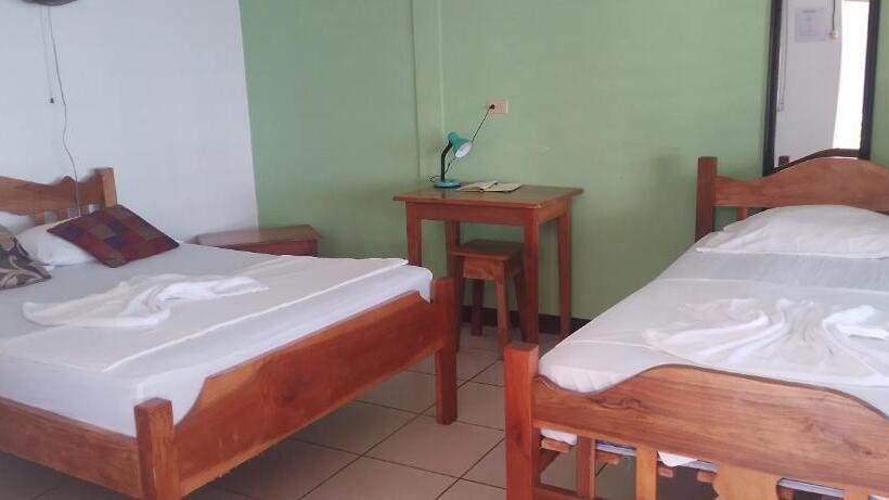 غرفة قياسية ثلاثية, Hostal Miraflores B&b