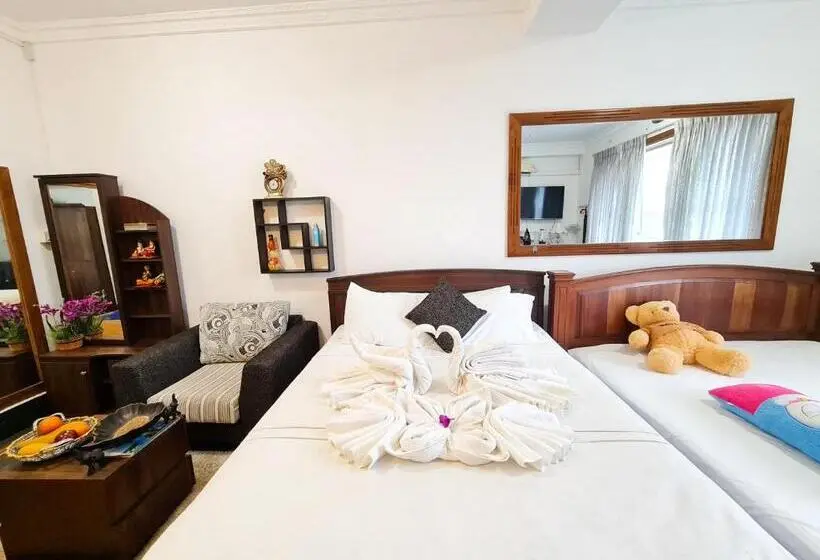 Perhehuone Merinäkymä, Hambantota Beach