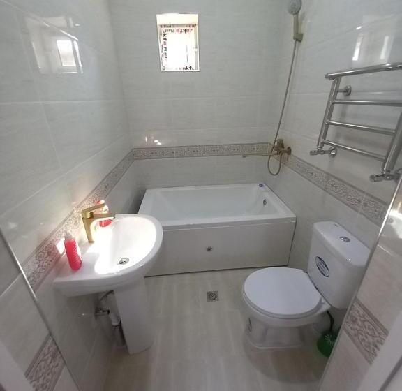 חדר סטנדרט לשלושה, Sitarabonu