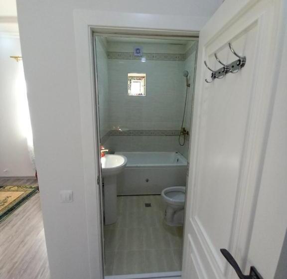 חדר סטנדרט לשלושה, Sitarabonu