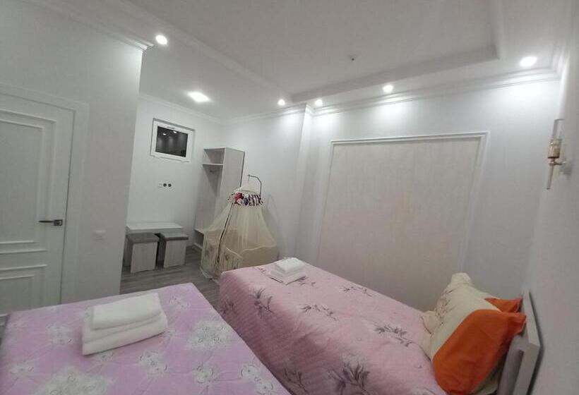 חדר משפחתי, Sitarabonu