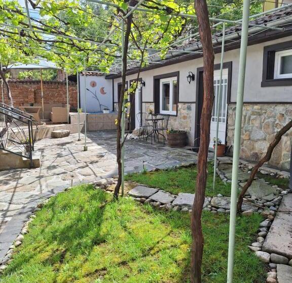 إستوديو قياسى مطلّ علي الحديقة, Musala 1 Bed & Breakfast