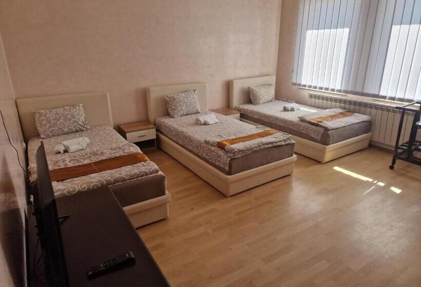 اتاق استاندارد چهارنفره با سرویس بهداشتی مشترک, Saradis