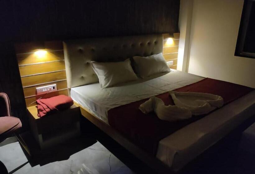 带大床的豪华间, Ashirvad