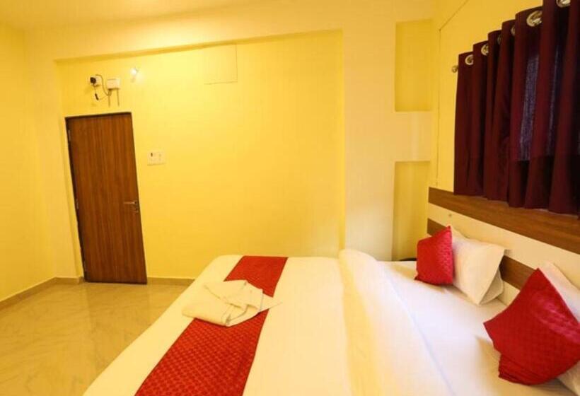 디럭스 룸, Shrinidhi Residency Pune