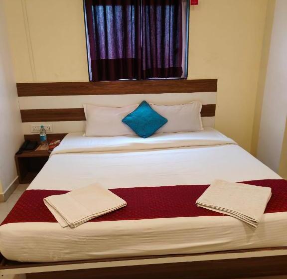 디럭스 룸, Shrinidhi Residency Pune