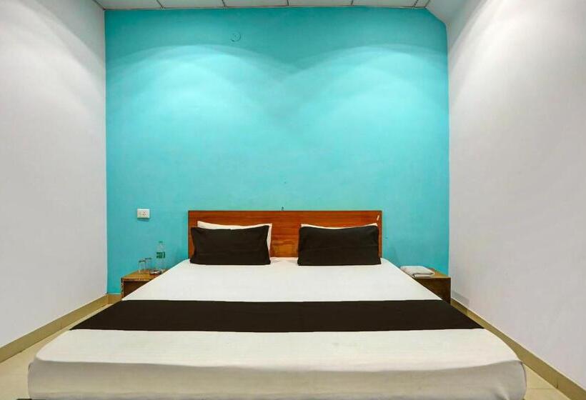 اتاق کلاسیک سه تخته, Oyo Flagship Hotel Sunrise