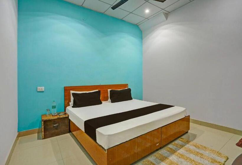 三人经典房间, Oyo Flagship Hotel Sunrise