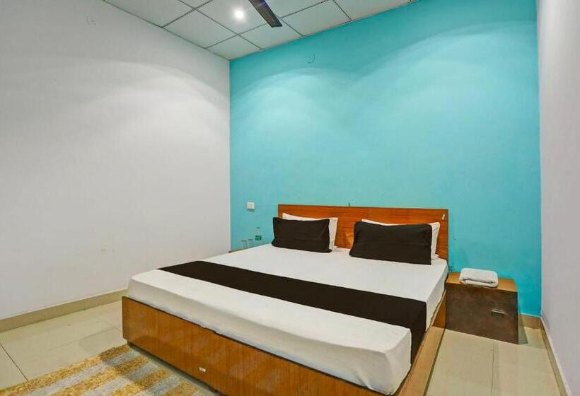 اتاق کلاسیک سه تخته, Oyo Flagship Hotel Sunrise
