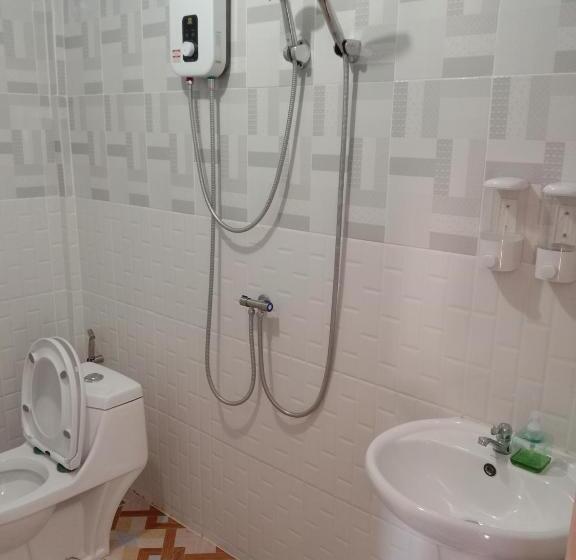 Basic Kolmen Hengen Huone, ต.รัตน รีสอร์ท