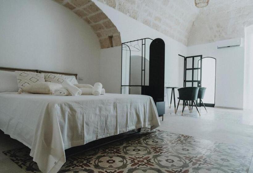 Номер Стандарт с Гидромассажем, Al 22 Suite & Spa Luxury Experience