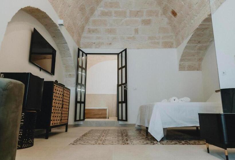 Номер Стандарт с Гидромассажем, Al 22 Suite & Spa Luxury Experience