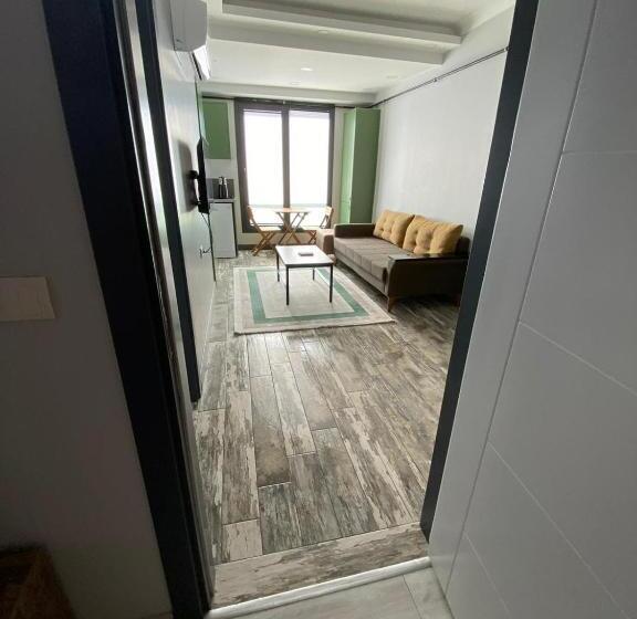 غرفة قياسية مزوَّدة بشُرفة, Your House Apart Otel