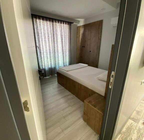 غرفة قياسية مزوَّدة بشُرفة, Your House Apart Otel