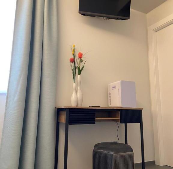 标准间带山景, Etna Stone