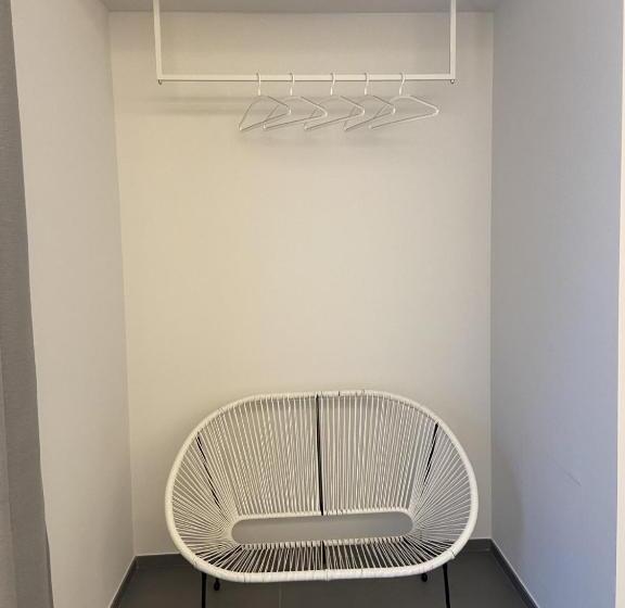 标准间, Etna Stone