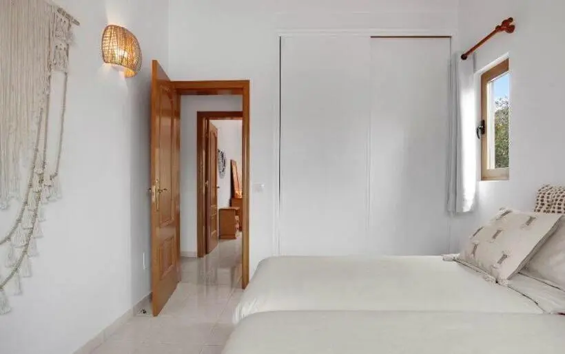 Standard-huone Allasnäkymä, Villa Amrita