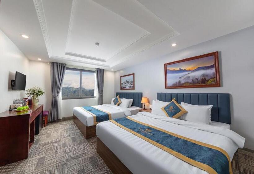 اتاق خانوادگی با چشمانداز کوه, Central Sapa March