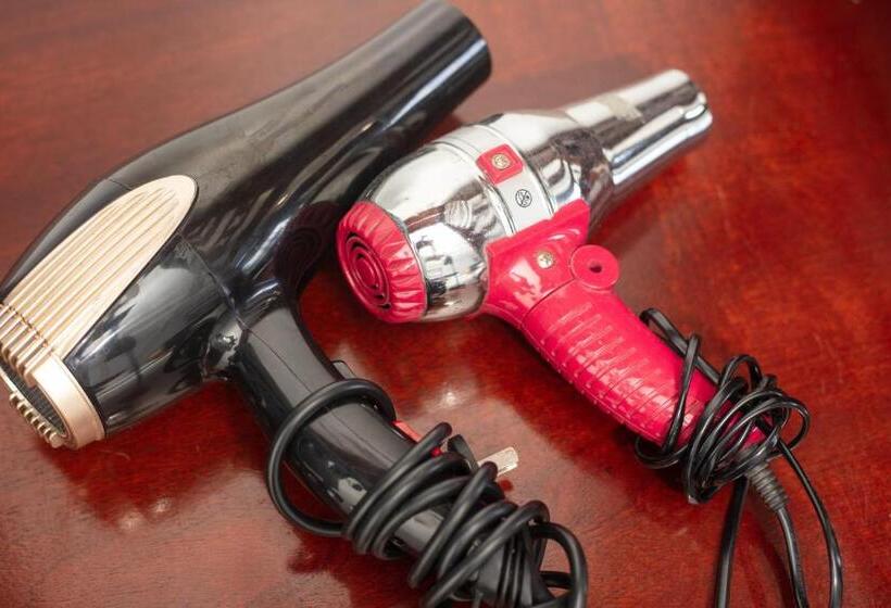 اتاق خانوادگی با چشمانداز کوه, Central Sapa March