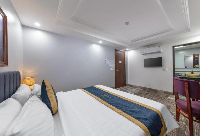 اتاق لوکس با تخت بزرگ, Central Sapa March