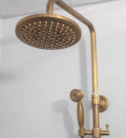 اتاق لوکس با تخت بزرگ, Central Sapa March