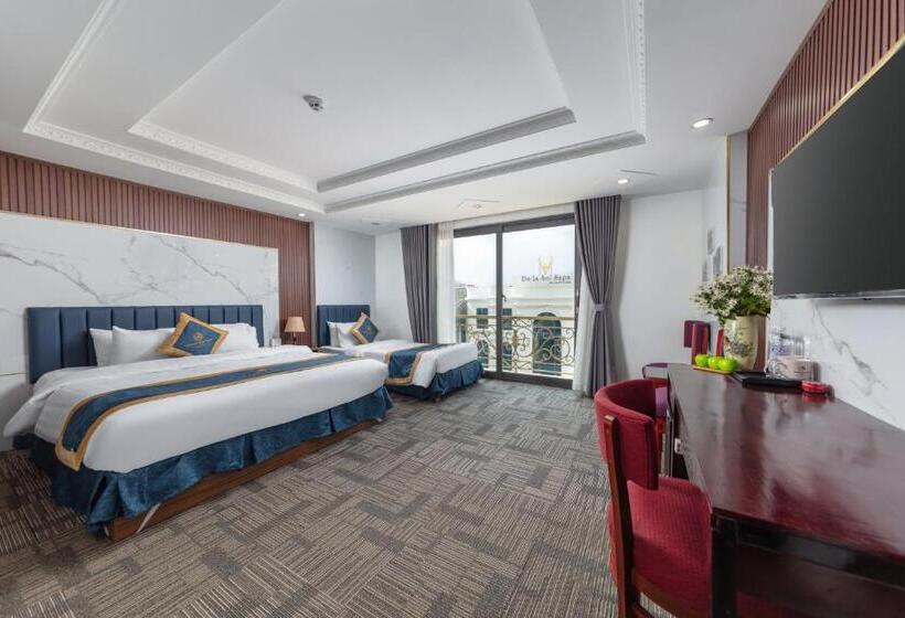 اتاق استاندارد سه نفره, Central Sapa March