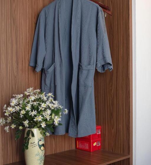 اتاق استاندارد سه نفره, Central Sapa March