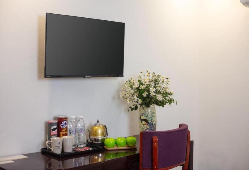 اتاق لوکس, Central Sapa March