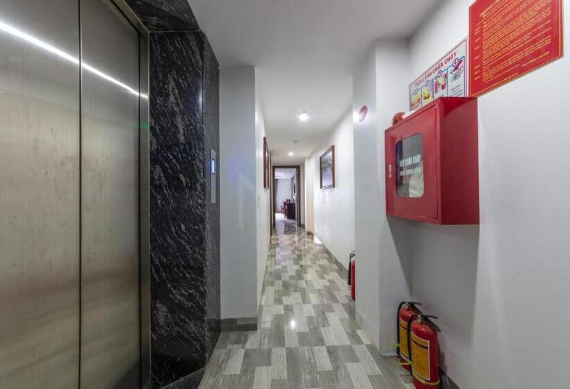 اتاق لوکس, Central Sapa March