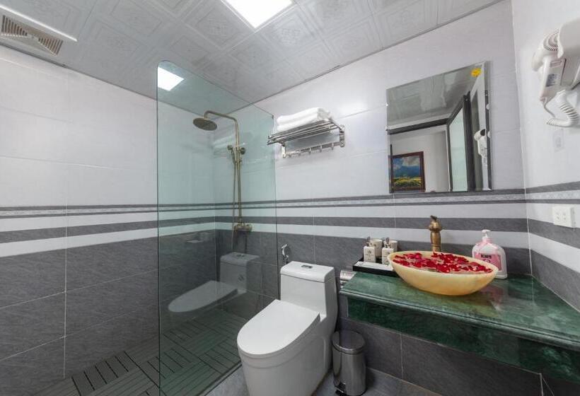 اتاق استاندارد با چشمانداز کوهستان, Central Sapa March