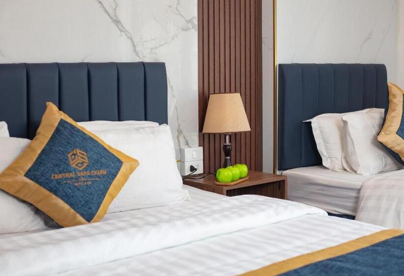 اتاق خانوادگی با چشمانداز کوه, Central Sapa March