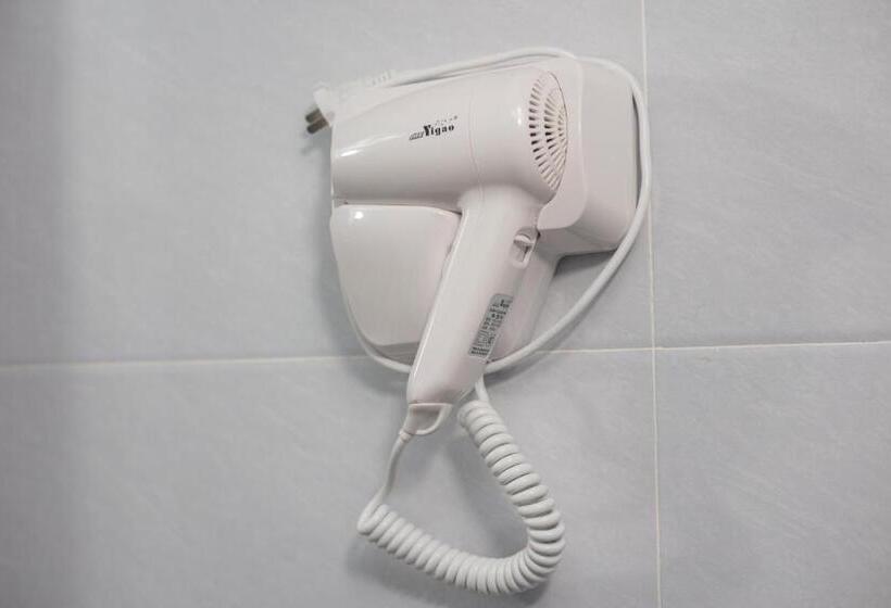 اتاق اجرایی سه نفره, Central Sapa March