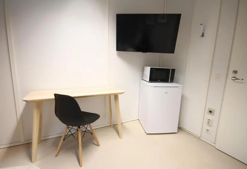 Superior Kolmen Hengen Huone, Forenom Hostel Espoo Kilo