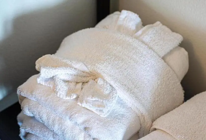 キングサイズベッドのスイートルーム, The Mallard Hotel & Suites