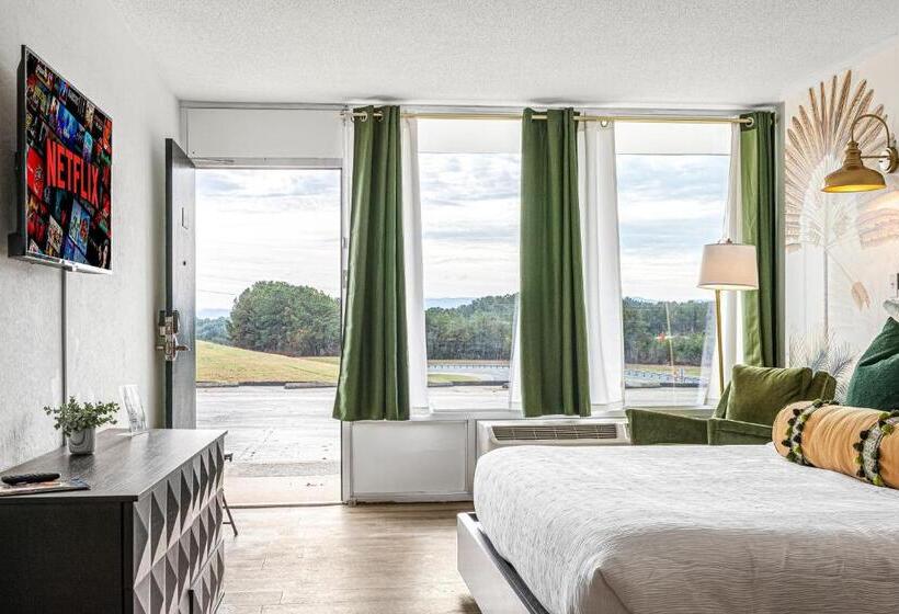 带大床的套房, The Mallard Hotel & Suites