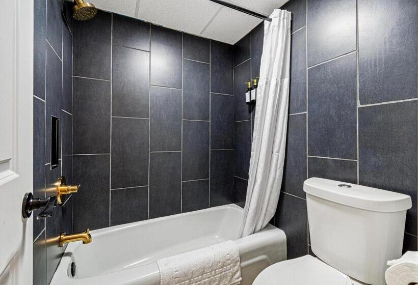 جناح مطلّ علي الجبل, The Mallard Hotel & Suites