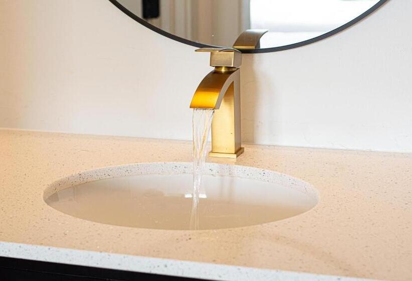 جناح مطلّ علي الجبل, The Mallard Hotel & Suites