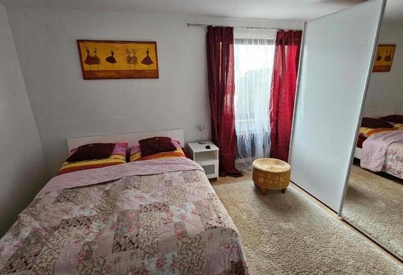 Номер Стандарт, Ferienzimmer Bei Thomas Gemütliches Schlaf Und Wohnzimmer Mit Modernem Bad