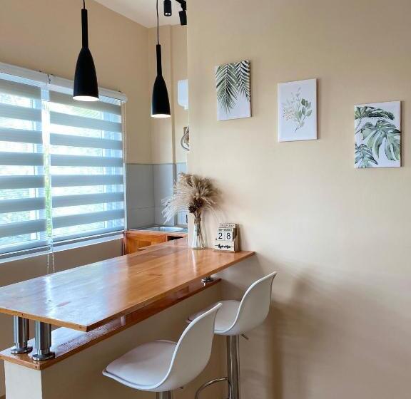 اتاق لوکس با تخت بزرگ, Moalboal Lrs Lovers Nest