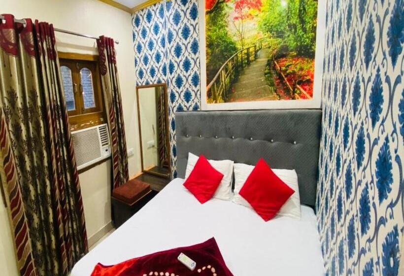 Quarto Triplo Deluxe, Staymaker Hotel Aditya 1 Km From Kashi Vishwanath Temple