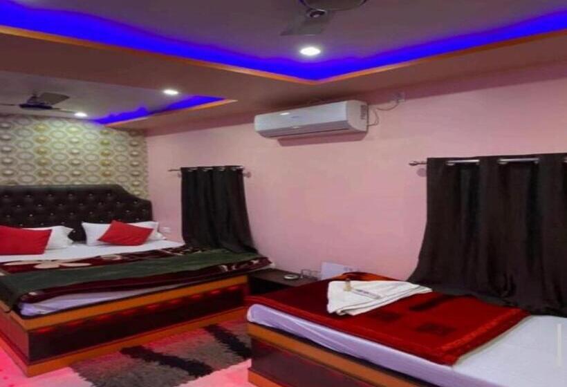 Quarto Triplo Deluxe, Staymaker Hotel Aditya 1 Km From Kashi Vishwanath Temple