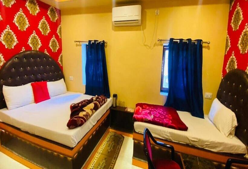 Quarto Quádruplo Deluxe, Staymaker Hotel Aditya 1 Km From Kashi Vishwanath Temple