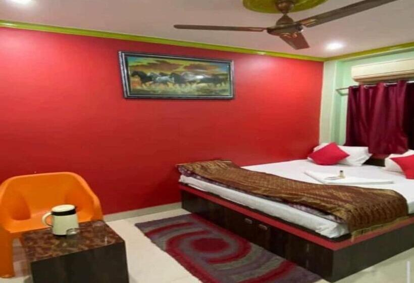 Quarto Quádruplo Deluxe, Staymaker Hotel Aditya 1 Km From Kashi Vishwanath Temple