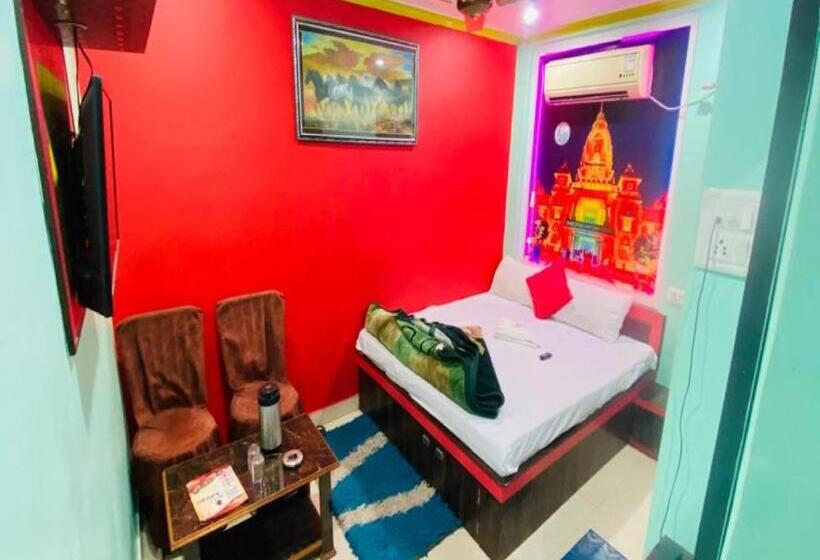 Quarto Triplo Deluxe, Staymaker Hotel Aditya 1 Km From Kashi Vishwanath Temple