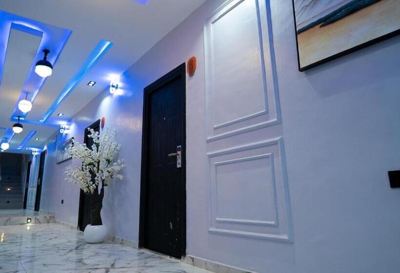 سوییت اجرایی, Triple D Luxury Hotel By Chill And Thrill