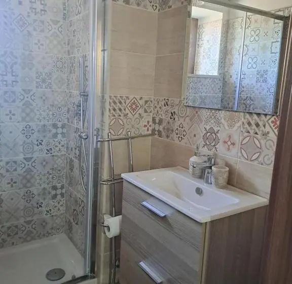 Standard Neljän Hengen Huone, B&b Vatra